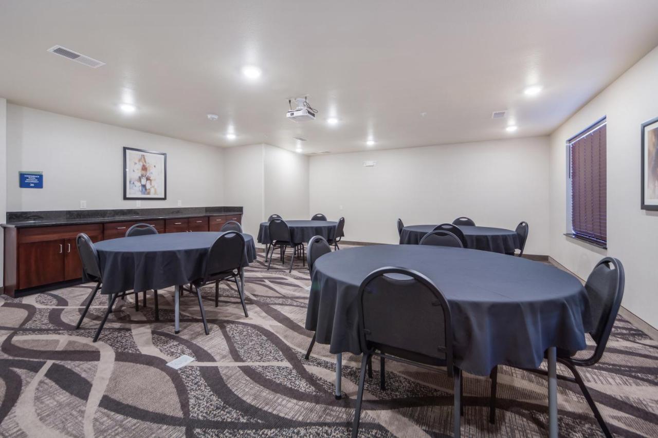 Hotel Cobblestone & Suites-fremont 2*