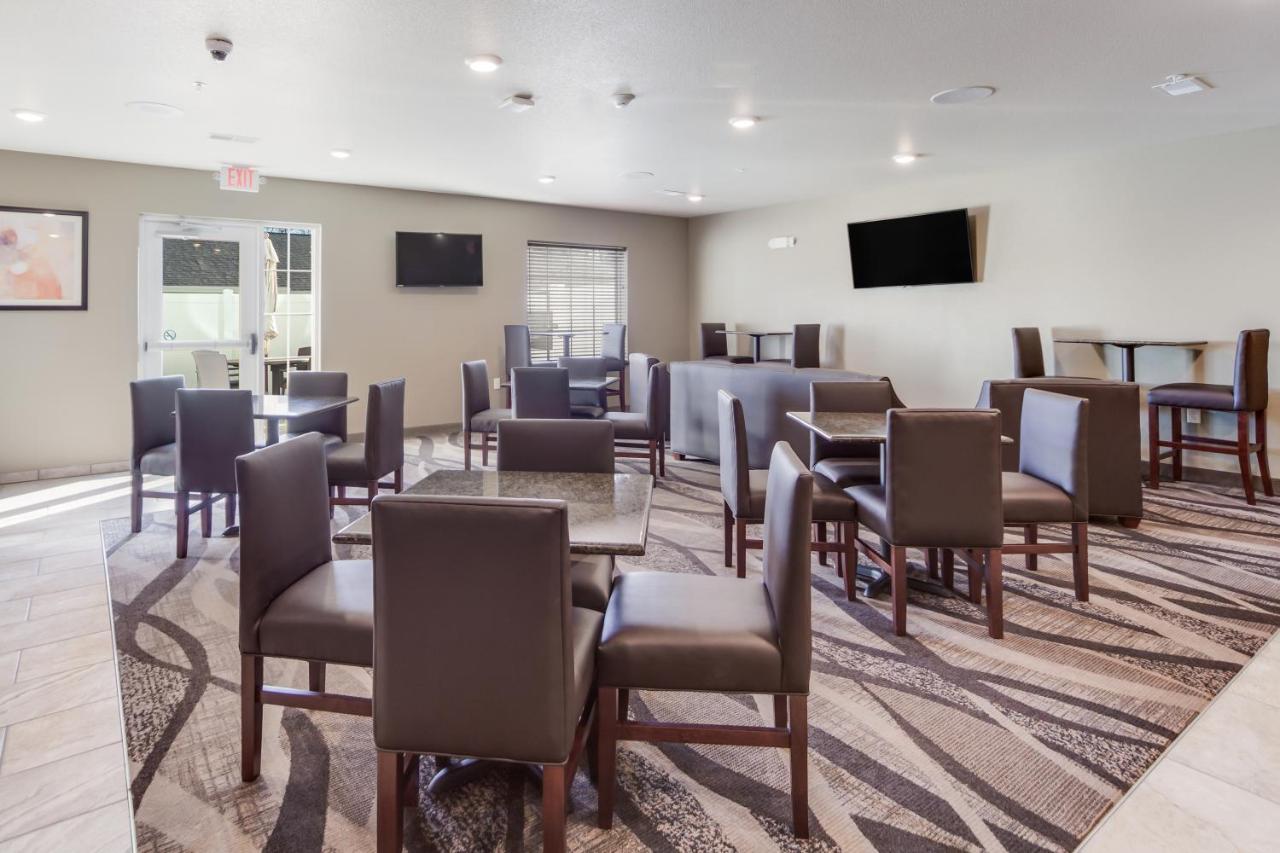 Cobblestone & Suites-fremont Hotel 2*