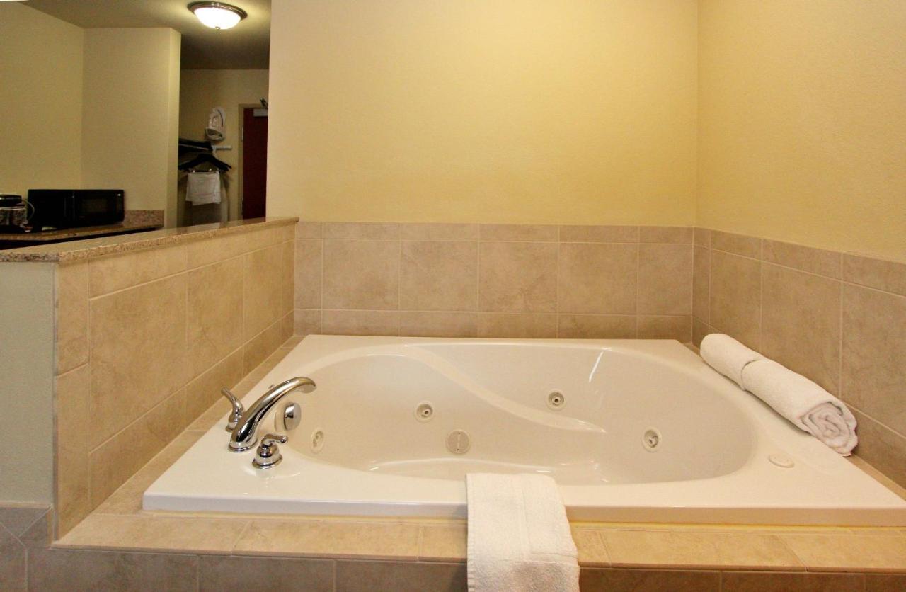 Cobblestone & Suites-fremont Hotel Fremont